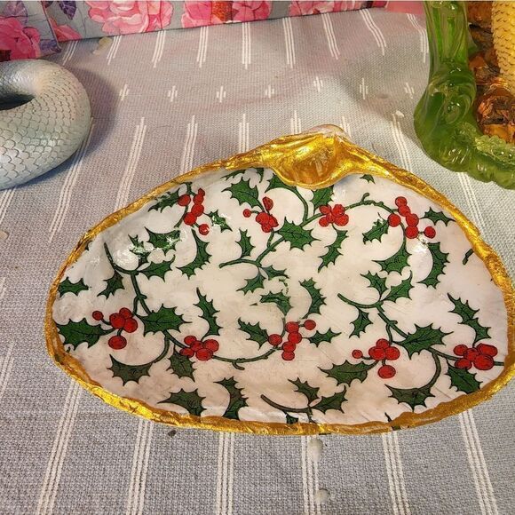 DECOUPAGE CLAM SHELL DECOUPAGE TRINKET DISH WITH CHRISTMAS HOLLY - Picture 4 of 10
